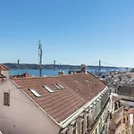 Lovelystay - Luxury Oasis In Bairro Alto Апартаменты *