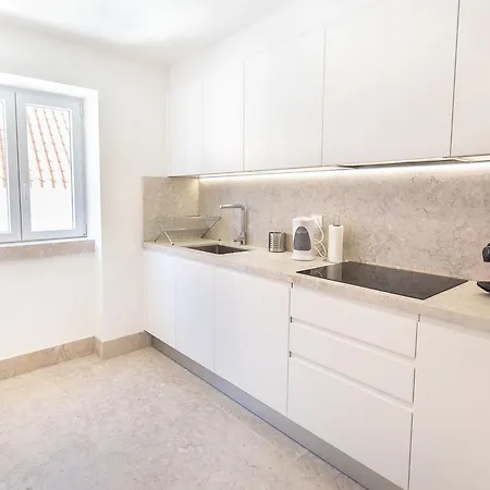 Lovelystay - Luxury Oasis In Bairro Alto Lisboa