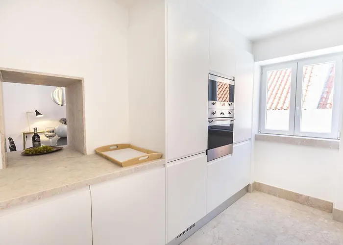 Lovelystay - Luxury Oasis In Bairro Alto شقة *