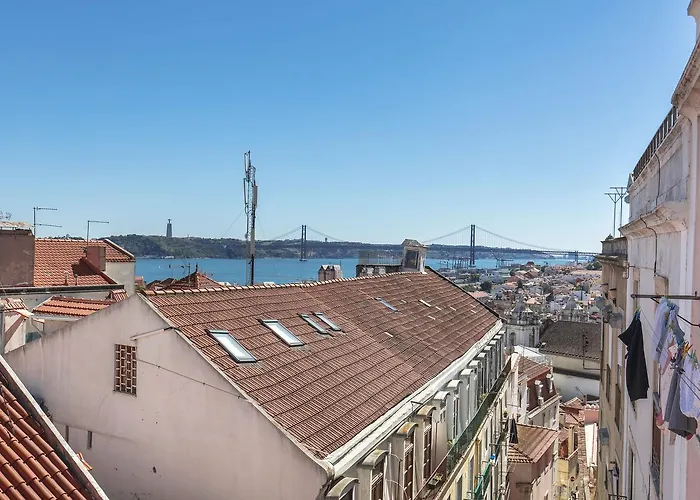 Lovelystay - Luxury Oasis In Bairro Alto شقة *