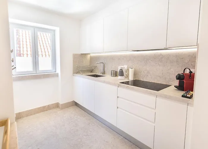 Lovelystay - Luxury Oasis In Bairro Alto Lisboa