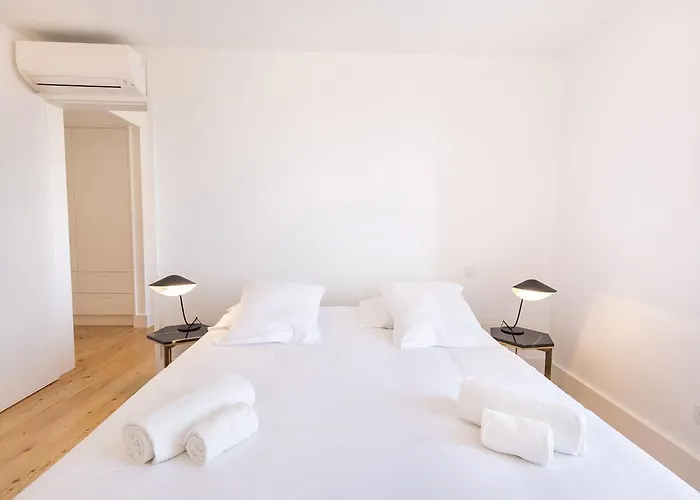 Lovelystay - Luxury Oasis In Bairro Alto Lisboa