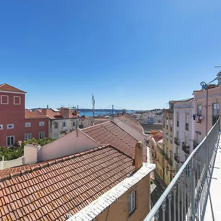 Lovelystay - Luxury Oasis In Bairro Alto Apartman Lisboa